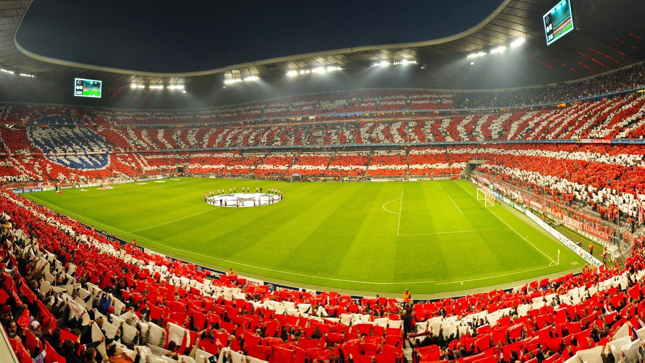 RNG带队取胜！，Uzi重要时刻晋级下一阶段赛场气氛高涨