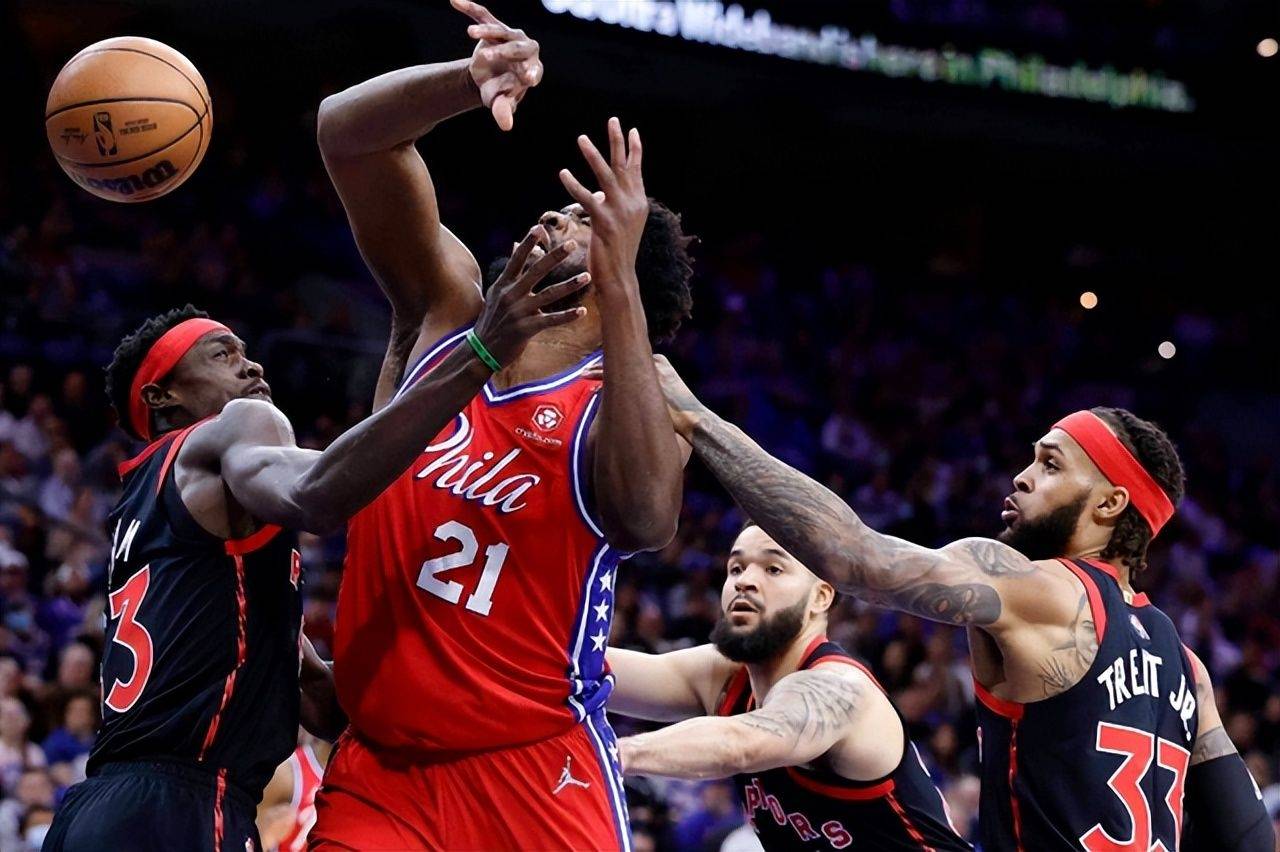 周琦刷新里程碑，费城76人半决赛力克密尔沃基雄鹿，晋级概率达68％的简单介绍